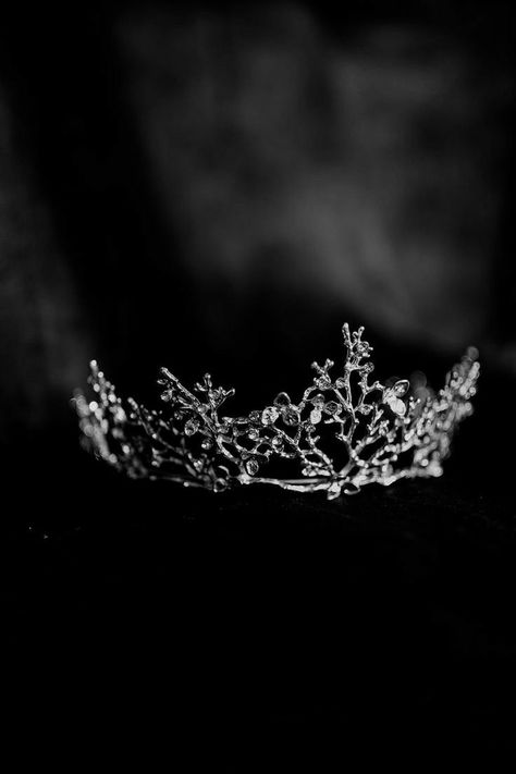 Hijab Crown, Fantasy Crown, Crown Aesthetic, Drawings Photography, Queen Aesthetic, Royalty Aesthetic, Royal Aesthetic, Italy Aesthetic, Queen Crown