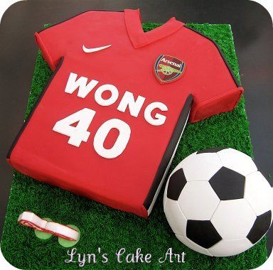 Lyn's Cake Art: Arsenal jersey & Soccer ball Orange Poppyseed Cake, Tarta Real Madrid, Arsenal Team, Choc Fudge, Soccer Birthday Cakes, Jersey Cake, Poppyseed Cake, Sports Themed Cakes, Football Birthday Cake