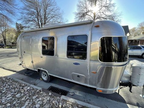 2014 Airstream 22ft Sports FB, back bumper, electric hitch jack, liftable hydraulic bed frame. Comes with an equalizer sway control hitch. The trailer has a restored/rebuilt title and was restored by a professional service. Recently replaced reinforced the front panel. Hydraulic Bed, Airstream Sport, Airstream Travel Trailers, Airstream Trailers For Sale, Rock Guard, Airstream Trailers, Vintage Camper, Camper Trailers, Equalizer