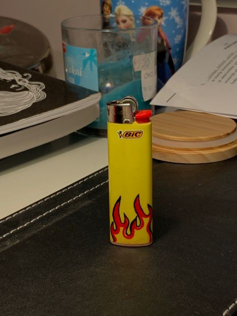 Graffiti Lighter, Lighter Graffiti, Painted Lighters Aesthetic, Painted Lighter Aesthetic, Match On Fire, Painted Lighters, Lighter Paintings Ideas, Minimal Tattoo Designs, Lighter Art