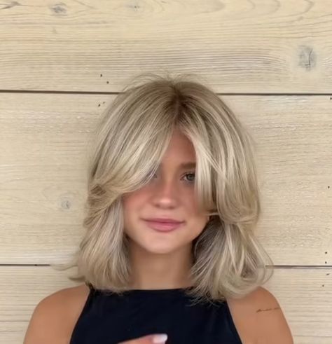 Blonde Short Blowout, Blonde Bob Blowout, 90s Layered Hair Short Hairstyles, 90 Layered Bob, Blonde 90s Bob, 90s Bob Blowout, 90s Layered Hair Short, 90s Blowout Hair Short, Blowout Bob