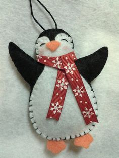 1000+ ideas about Felt Christmas Ornaments on Pinterest | Felt ... Plush Christmas Ornaments, Organising Ideas, Penguin Christmas Ornaments, Jul Diy, Felt Penguin, Felt Crafts Christmas, Penguin Ornaments, Origami Rose, Penguin Christmas