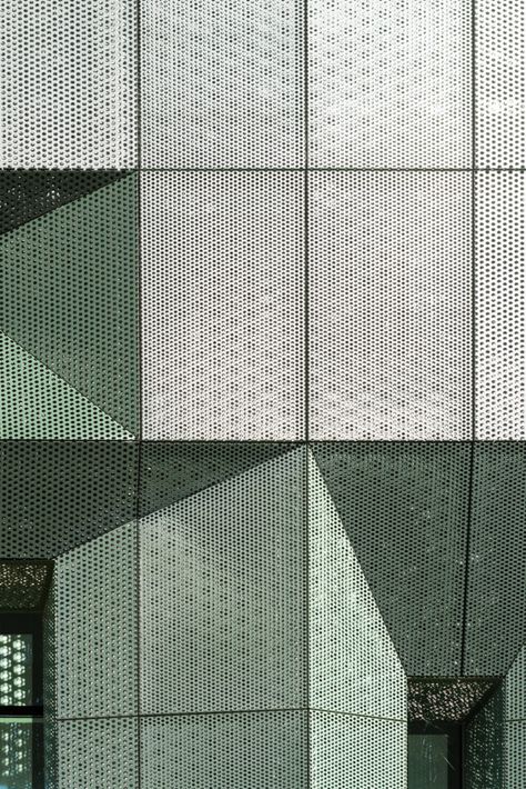 This mental health facility creates calm with a perforated green facade - Archpaper.com Metal Screens Architecture, Screen Facade, Metal Panels Facade, Felix Candela, Perforated Metal Panel, Mesh Texture, Green Facade, Metal Facade, Metal Screen