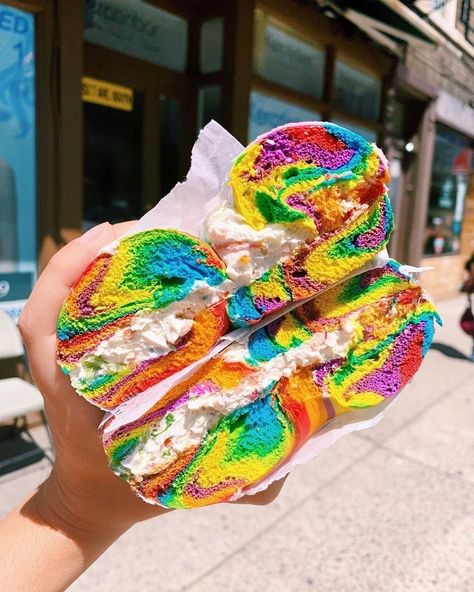 Bagels Nyc, Rainbow Bagel, Bagel Store, Caramel Cake Recipe, New York Bagel, Bagel Shop, New York Pictures, Visiting Nyc, Williamsburg Brooklyn