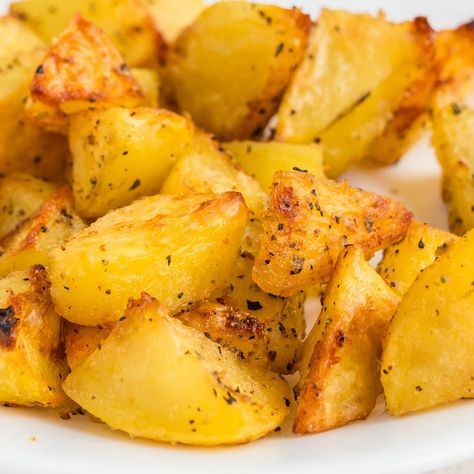 The Best Breakfast Potatoes! Roasted Yukon Gold Potatoes Yukon Gold Hashbrowns, Best Breakfast Potatoes, Roasted Yukon Gold Potatoes, Homemade Hashbrowns, Slow Cooker Potato Soup, Potatoes Roasted, Perfect Baked Potato, Vegetarian Italian, Gold Potatoes