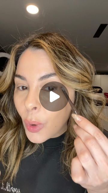 Erica Taylor on Instagram: "Stitch #makeupover40 #over40 #eyeshadowtutorial #eyeshadow #wrinkles #hoodedeyes #over50 #easymakeup #makeupartist #makeup101 #matureskin #concealer #concealertutorial #crease #undereyewrinkles #sagginglids products used @freck partywave eyeshadow stick @colorpop brown eyeliner @jouercosmetics eye balm @kosas concealer and @kulfi.beauty concealer @koraorganics noni eye oil" Kulfi Beauty, Kosas Concealer, Erica Taylor, Hide Wrinkles, 40 Makeup, Makeup Over 50, Makeup Over 40, Makeup Hacks Tutorials, Eyeshadow For Brown Eyes