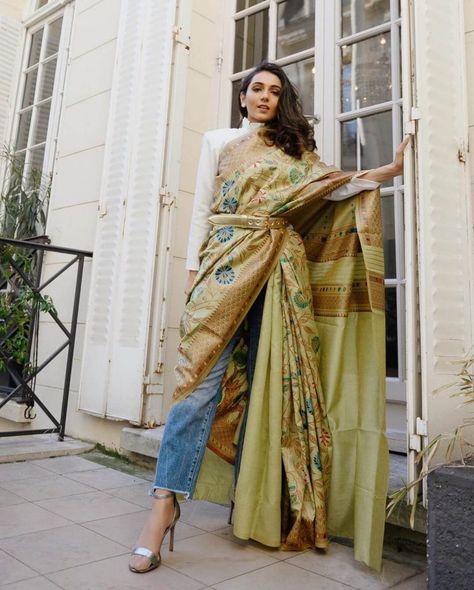 Saree Draping Ideas, Saree With Pants, Draped Fashion, Diwali Fashion, Fashion Design Studio, Draping Ideas, Saree Wearing Styles, Saree Draping Styles, Saree Bollywood