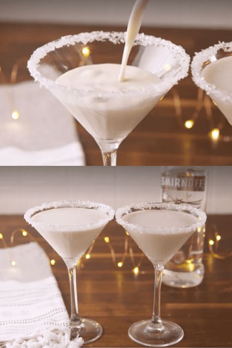 Snowflake Martini to try this Christmas! Here are over 22 Christmas cocktail recipes for festive drinks that will get everyone in the Christmas spirit. #christmas #cocktail Melted Snowman Martini, White Chocolate Snowflake Martini, Winter Martini Recipes, Snowflake Martini Recipe, Snow Cocktail, 1920s Cocktails, White Christmas Cocktail, Snowflake Martini, Snowflake Cocktail