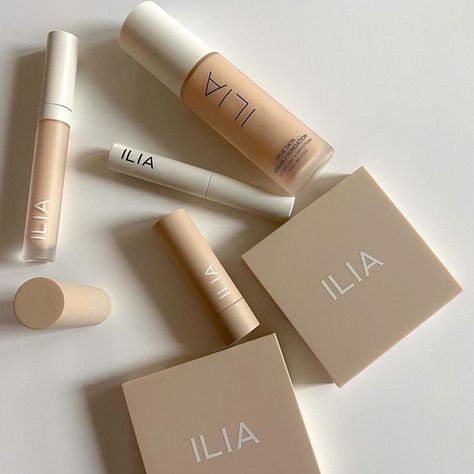 Minimal Makeup Packaging, Minimal Makeup Collection Aesthetic, Ilia Aesthetic, Beige Aesthetic Makeup, Aesthetic Makeup Room, Clean Makeup Aesthetic, Makeup Products Aesthetic, Products Aesthetic, Minimal Makeup Look