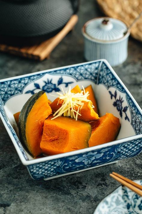 Simmered Kabocha Squash - Japanese kabocha is simmered in savory dashi broth seasoned with soy sauce and sake to absorb all the delicious flavor. #kabocha #JapaneseFood | Easy Japanese Recipes at JustOneCookbook.com Kabocha Squash Recipe, Japanese Pumpkin, Japanese Side Dish, Just One Cookbook, Dashi Broth, Easy Japanese Recipes, Kabocha Squash, Japanese Cooking, Japanese Dishes