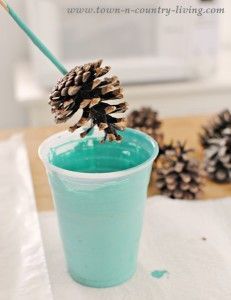 How to paint pine cones Colored Pine Cones Diy, How To Color Pine Cones With Food Coloring, Purple Pine Cones, How To Dye Pine Cones With Food Coloring, Pine Cone Lilacs Diy, How To Dye Pine Cones, How To Paint Pine Cones, How To Paint Pinecones, Cone Decoration