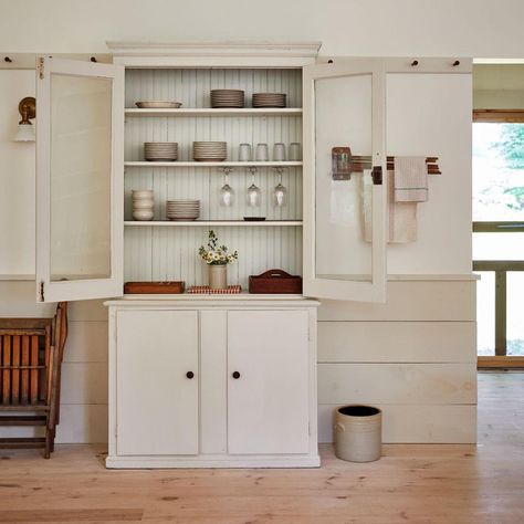 Remodelista on Instagram: “We’re big fans of @bovinafermentory , a Shaker-inspired farm & fermentory in the Catskills. Such big fans that we’ve gathered together…” Schoolhouse White, Old Fashioned Kitchen, The Catskills, Chair Pictures, Design 101, Colored Ceiling, Farrow And Ball, Hill House, Shaker Style