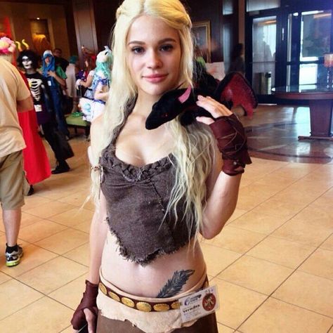 10 Hot Khaleesi Costumes That Will Make You Want to Bend the Knee Dany Targaryen, Khaleesi Costume, Daenerys Costume, Long Braided Hair, Daenerys Targaryen Costume, 2017 Halloween Costumes, Daenerys Targaryen Cosplay, Blonde Halloween Costumes, Game Of Thrones Costumes