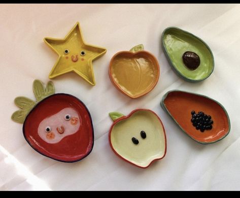 Plates Ceramic Pottery, Aesthetic Ceramics Ideas, Cute Ceramics, 3d Ceramic, Clay Plates, Clay Magnets, Diy Air Dry Clay, Sculpture Art Clay, Air Dry Clay Projects