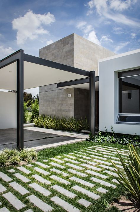 Image 2 of 42 from gallery of T02 / ADI Arquitectura y Diseño Interior. Photograph by Oscar Hernández Luxury Exterior, Carport Designs, Pergola Design, Have Inspiration, Design Exterior, Pergola Designs, Facade House, House And Home Magazine, Contemporary Architecture