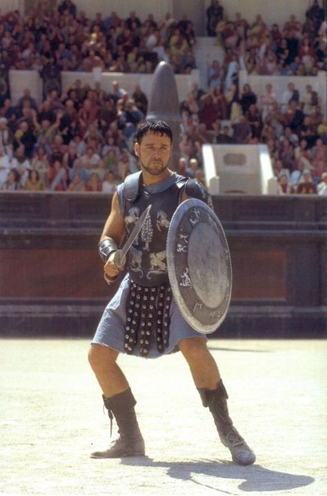 Russell Crowe - Gladiator (2000) Russell Crowe Gladiator, Gladiator Costume, Cool Tactical Gear, Gladiator 2000, Gladiator Movie, Iphone Ideas, Day Lewis, Ancient Warfare, Spartan Warrior