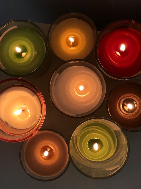 Warm Candles, Warm Candle, Arte Aesthetic, Candle Obsession, Bath Body Works Candles, Winter Candle, Art Animation, Candle Aesthetic, Homemade Holiday