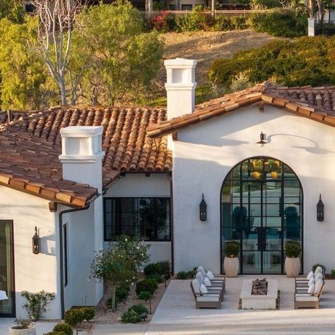 Garden Studio | Southern California Landscape Design on Instagram: "In honor of the longest day of the year, we are sharing a glimpse of the elegant pool and spa at our #gsdxranchoverde - a scene that always takes center stage, no matter what time of day 🌞🌙  _________________________ ⁠ ⁠ Project: #gsdxranchoverde ⁠ Architect: @willandfotsch  Build: @california.home.builders⁠ Interior Design: @brookewagnerdesign⁠ Photo: @basilephoto" Southern California Garden Design, California Style Homes, California Mediterranean Homes, California Landscape Design, Interior Design California, California Design Interior, Spanish Revival Architecture, Elegant Pool, Mediterranean House Designs