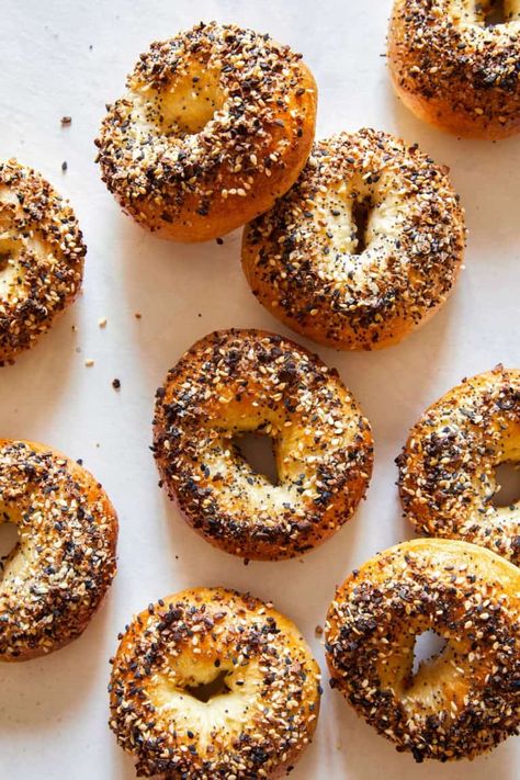 Homemade Mini Bagels, Mini Bagel Recipes, Mini Bagels Recipe, Loaves Recipes, Everything Bagel Recipe, Everything Bagels Recipe, Dessert Pies, Everything Bagels, Bagels Recipe