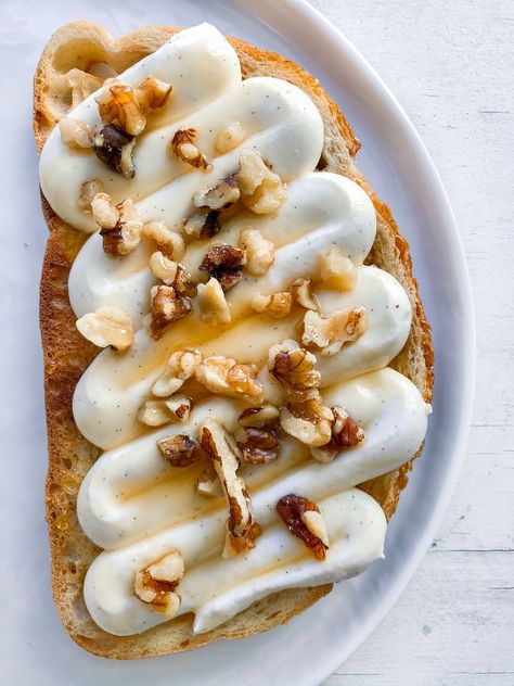 Fancy Toast, Chef Kiss, Ricotta Toast, Breakfast Toast, Coffee Corner, Honey Recipes, Toast Recipes, Healthy Breakfast Recipes, Cafe Food