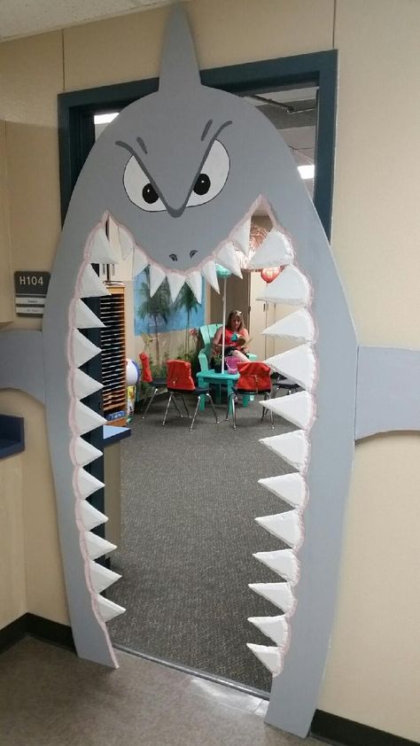 Tropisk Fest, Under The Sea Decorations, Ocean Theme Classroom, Ocean Birthday Party, Shark Themed Birthday Party, Ocean Birthday, Shark Birthday Party, Ocean Party, Sea Decor