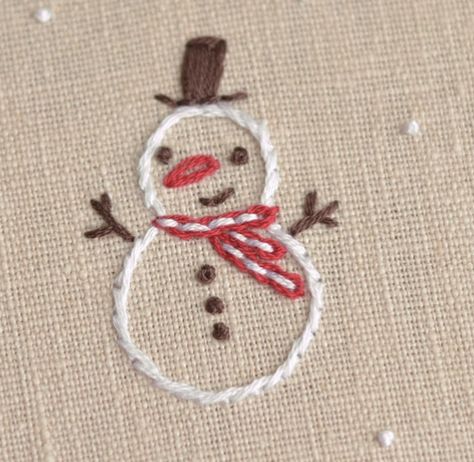 Easy Holiday Embroidery, Embroidery Merry Christmas, Cute Christmas Embroidery Ideas, Embroidery Winter Patterns, Cute Christmas Embroidery, Christmas Embroidery Napkins, Xmas Embroidery Ideas, Xmas Embroidery Patterns, Christmas Embroidery Easy