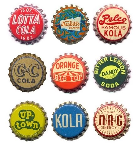 Vintage Bottle caps. http://thebottlecapman.com/ Router Wood, Vintage Soda Bottles, Art Bottle, Vintage Soda, Quilling 3d, Cap Art, Cork Art, Hand Prints, Soda Bottle