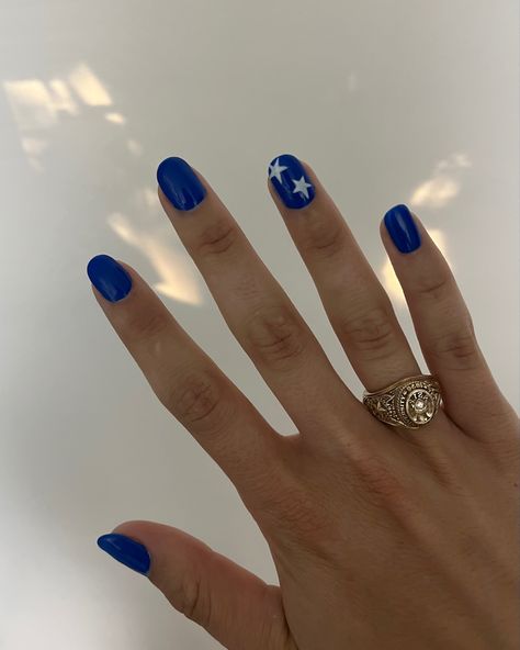 Royal Blue Nails With Stars, Blue Nails With White Stars, Blue Nails White Stars, Navy Shellac Nails, Navy Blue And Stars Nails, Navy Blue Nails With Stars, Blue And White Nails Simple, Navy Nails With Stars, Blue Nails Stars