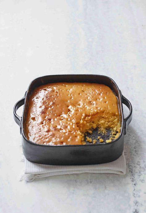 Oven-baked treacle sponge Treacle Sponge Pudding, Sponge Pudding Recipe, School British, Treacle Sponge, Maltesers Chocolate, Sponge Pudding, British Pudding, Chocolate Chiffon Cake, Lunch Dessert