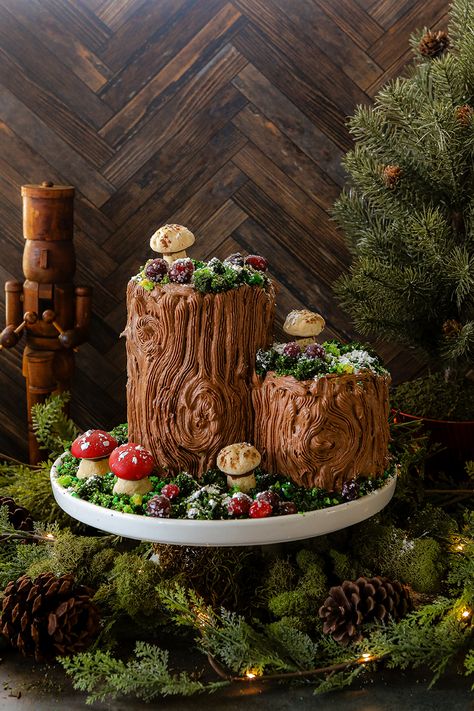 Tree Stump Yule Log Cake recipe Wood Stump Cake, Yule Log Cake Decoration, Log Cake Recipe, Christmas Yule Log Cake, Holiday Cake Designs, Christmas Log Cake, Log Cakes, Yule Log Cake Recipe, Tree Stump Cake