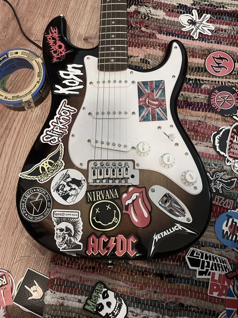 Black Electric Guitar, Guitar Stickers, Electric Guitar Design, Rockstar Aesthetic, Stratocaster Guitar, Guitar Obsession, Guitar Pics, Guitar Electric, Cool Electric Guitars