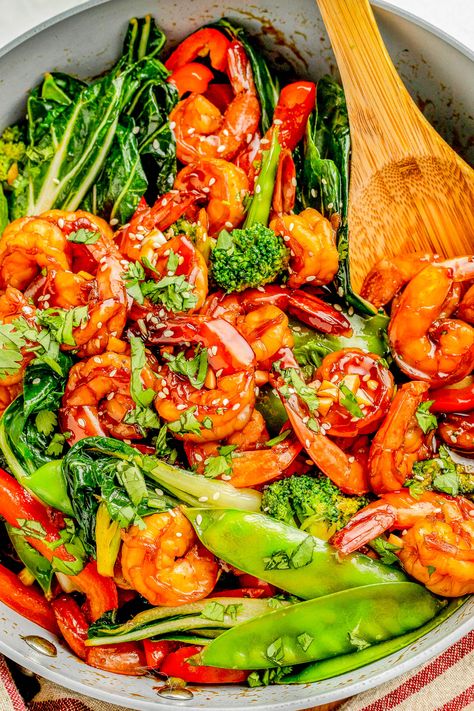 20-Minute Shrimp Cakes Recipe - Averie Cooks Shrimp Stirfry, Asian Chili Sauce, Homemade Stir Fry Sauce, Homemade Stir Fry, Shrimp Cakes, Averie Cooks, Shrimp And Vegetables, Shrimp Stir Fry, Juicy Shrimp