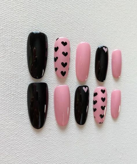 Black And Light Pink Nails Acrylic, Black And Pink Heart Nails, Nail Designs Pink And Black, Black And Light Pink Nails, Light Pink And Black Nails, Black And Pink Nail Designs, Black And Pink Nails Ideas, Nails Black And Pink, Nails Pink And Black