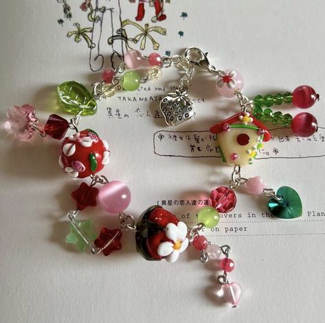 Making Glass Beads, Beaded Charm Bracelets, It Bracelets, Kpop Pegboard, Room Inspo Desk, Fairy Bracelets, Glass Bead Jewelry, Glass Beads Bracelet, Beaded Flowers Patterns