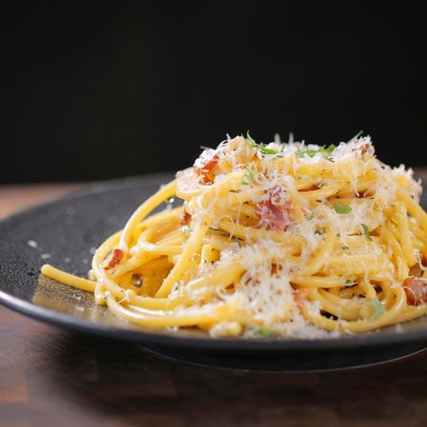 Bucatini Carbonara by Guy Fieri Best Carbonara Recipe, Carbonara Recipe, Pasta Carbonara, Carbonara Pasta, Spaghetti Carbonara, Guy Fieri, Italian Dishes, Italian Food, Food Network