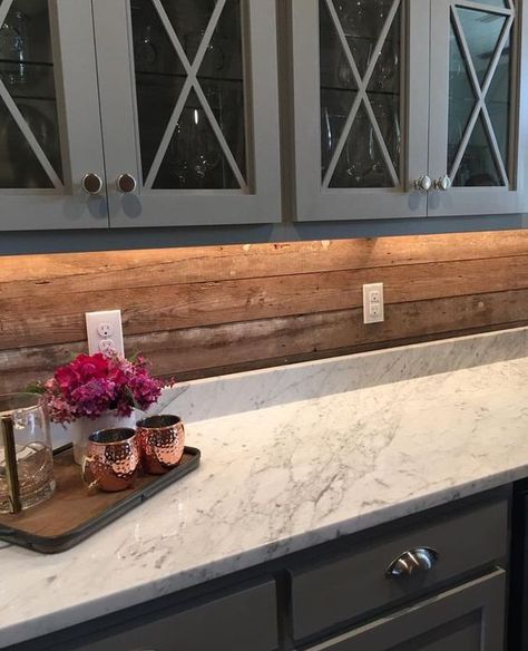 vintage grey cabinets, a marble countertop and a wooden plank backsplash for a less formal look Narrow Kitchen, Wood Backsplash, Backsplash Kitchen, Backsplash Ideas, Wooden Planks, Trendy Kitchen, Wooden Kitchen, Kitchen Remodel Idea, Marble Countertops