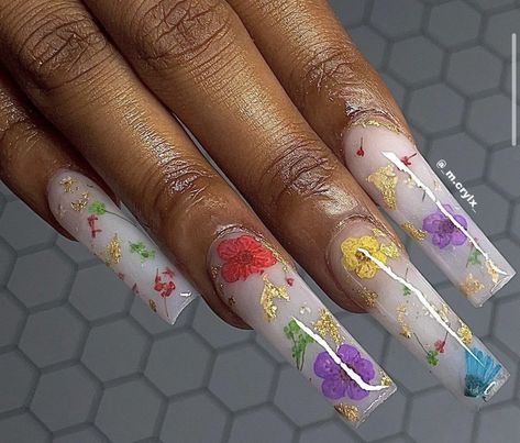 Clear Acrylic Nails With Flowers, Flower Encapsulated Nails, Clear Flower Nails, Clear Nails With Flowers, Encapsulated Flower Nails, Encapsulated Nails Flowers, Nails Reference, Nails With Flowers, Fruit Nails