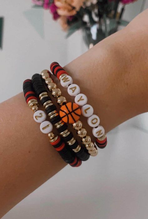 Flat Disc Bead Bracelet, Basketball Bracelet Diy, Clay Bead Bracelet Ideas Earth Tones, Basketball Bracelets Diy, Baseball Mom Bracelet Stack, Team Beaded Bracelets, Disc Bead Bracelet Ideas, Seasonal Bracelets, Bracelet Stack Ideas