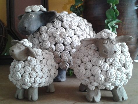 Ceramic Sheep Pottery, Pottery Wheel Diy, Easter Pottery, Pottery Animals, Ceramic Art Sculpture, Pottery Workshop, Paper Mache Crafts, Clay Crafts Air Dry, Hand Built Pottery