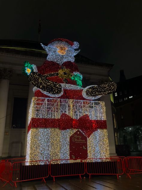 Manchester christmas markets Manchester Markets, Christmas Lights Aesthetic, Season Photography, Lights Aesthetic, Winter December, Aesthetic Winter, Christmas Markets, Winter Aesthetic, Father Christmas