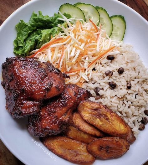 Homemade Comfort Food, Jamaican Dishes, Jamaican Food, Plantain Chips, Nigerian Food, Food Crush, Salad Recipes For Dinner, Healthy Food Dishes, Rice Salad