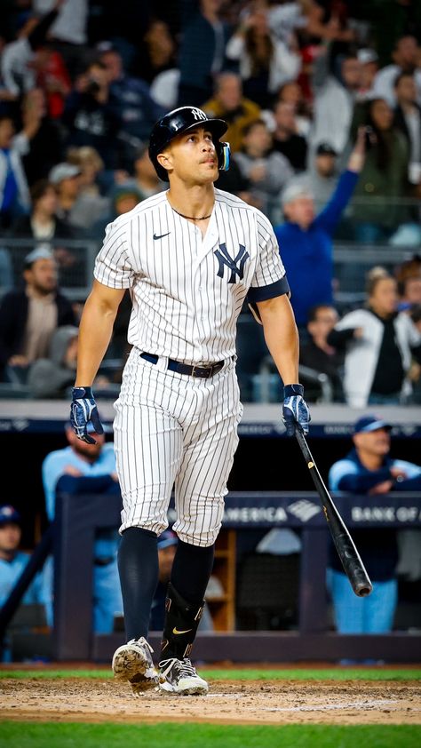 Giancarlo Stanton Yankees, Giancarlo Stanton Wallpaper, Batting Stance, Baseball Poses, Yankees Wallpaper, Gleyber Torres, Tom Clark, Giancarlo Stanton, Aaron Judge