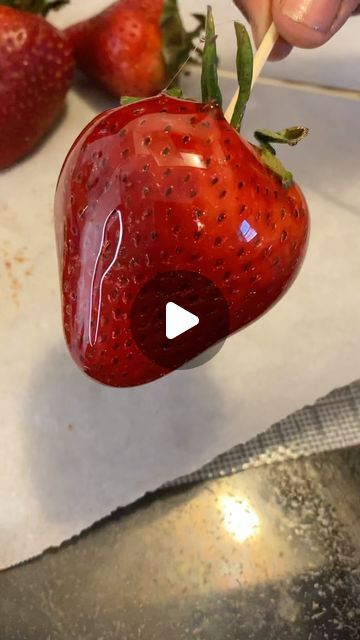 Candy Coating Recipe, Candied Strawberries Recipe, Candied Strawberry, Candied Grapes Recipe, Slushie Recipe, Grape Recipes, Sugar Glaze, Candy Thermometer, Candied Fruit