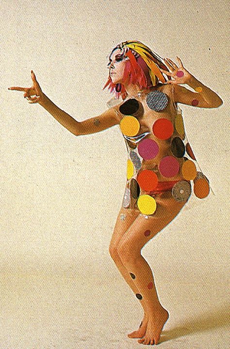 A still from Rudi Gernreich's short film Basic Black, 1966. Peggy Moffitt, Rudi Gernreich, Space Age Fashion, 60s Look, Fairytale Fashion, Slim Aarons, Bright Patterns, Fashion Costume, Artsy Fartsy