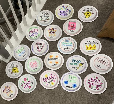 Mock Awards Ideas, Paper Plate Awards For Runners, Banquet Awards Ideas, Dance Team Superlatives, Sports Awards Ideas, Paper Plate Superlatives, Paper Plate Awards For Teachers, Cheer Paper Plate Awards, Plate Awards Ideas