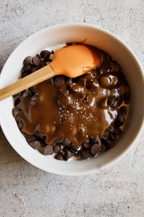 Salted Caramel Ganache Recipe, Caramel Chocolate Ganache, Salted Caramel Ganache, Carmel Chocolate, Dark Chocolate Salted Caramel, Ganache Tart, Salted Caramel Tart, Caramel Ganache, Chocolate Ganache Tart