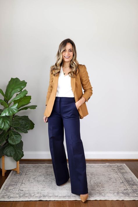 Aesthetic Lawyer, Wide Leg Trousers Outfit, Wide Leg Outfit, Wide Leg Jeans Outfit, Wide Leg Pants Outfit, Lawyer Fashion, Mode Tips, Leg Pants Outfit, Tan Blazer