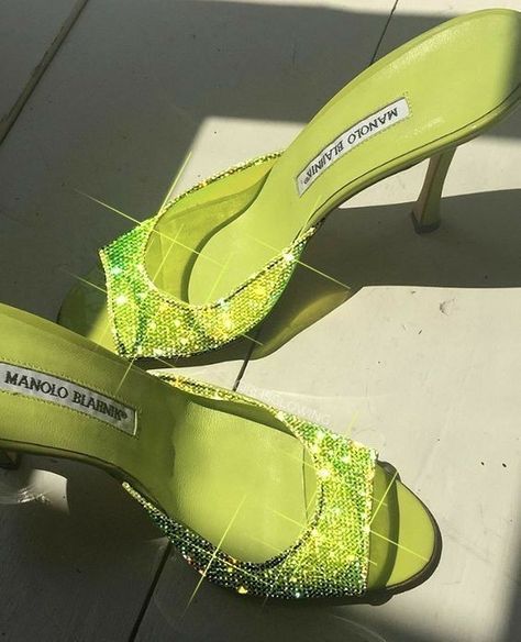 Lime Green Heels, Dr Shoes, Shoes Heels Classy, Stunning Shoes, Fancy Shoes, Hype Shoes, Girly Shoes, Shoe Inspo, Aesthetic Shoes