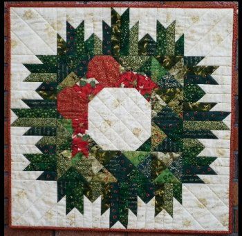 Easy Christmas Quilt Block Pattern | Christmas Wreath Quilt Christmas Wreath Quilt, Wreath Quilt, Christmas Quilt Blocks, Christmas Tree Quilt, Christmas Blocks, Christmas Quilt Patterns, Holiday Sewing, Holiday Quilts, Tree Quilt