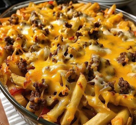 Cheeseburger Casserole With Fries, Cheeseburger French Fry Casserole, Fry Casserole, Ultimate Cheeseburger, French Fry Casserole, Pizza Grilled Cheese Recipes, Fried Cheese Bites, Cheeseburger Fries, Broccoli Pasta Recipe